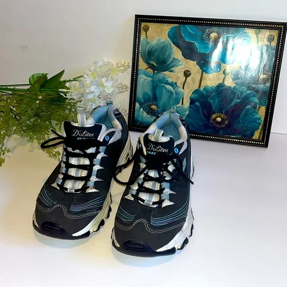 Sketches D’Light Sneakers - sz 8 Blue and white sketchers very comfortable shoes - Picture 3 of 11